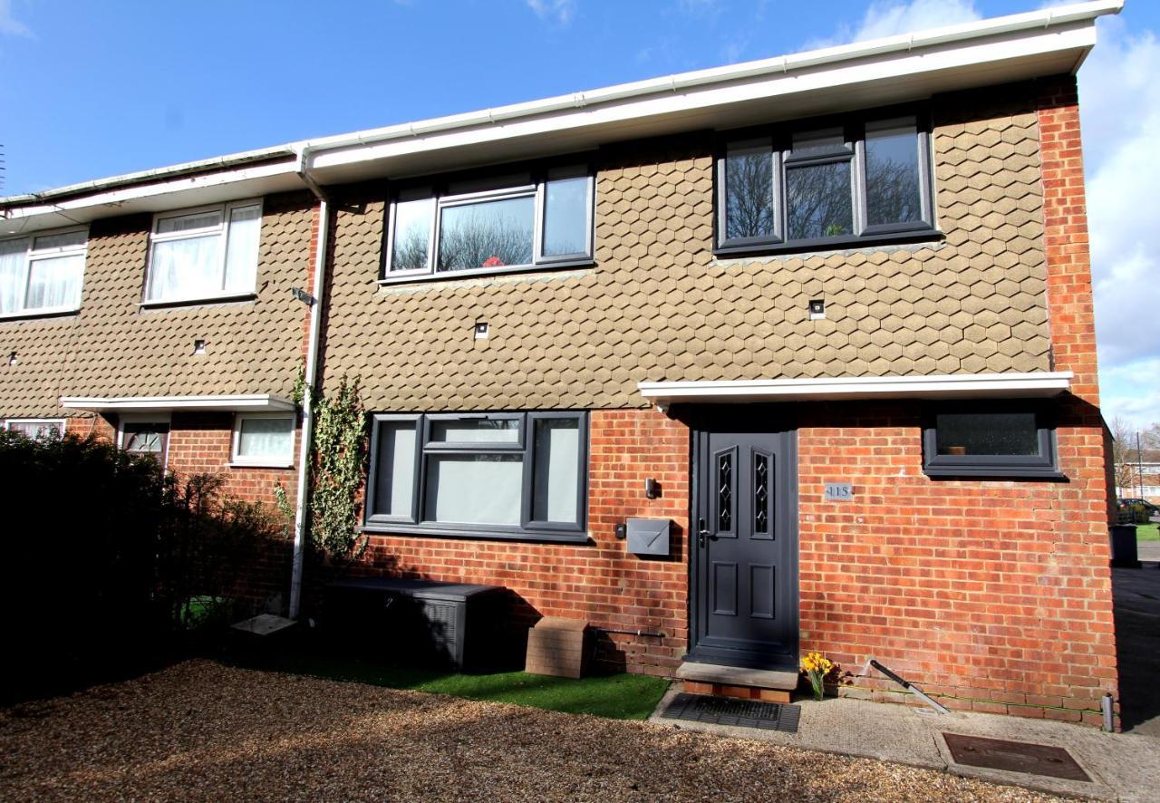 Crown Meadow - 4 Bedroom House - Heathrow - Excellentstays Colnbrook Eksteriør bilde