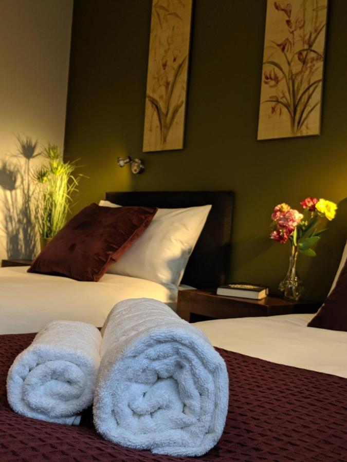 Crown Meadow - 4 Bedroom House - Heathrow - Excellentstays Colnbrook Eksteriør bilde