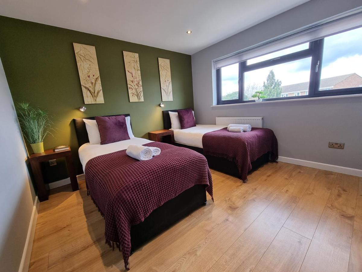 Crown Meadow - 4 Bedroom House - Heathrow - Excellentstays Colnbrook Eksteriør bilde