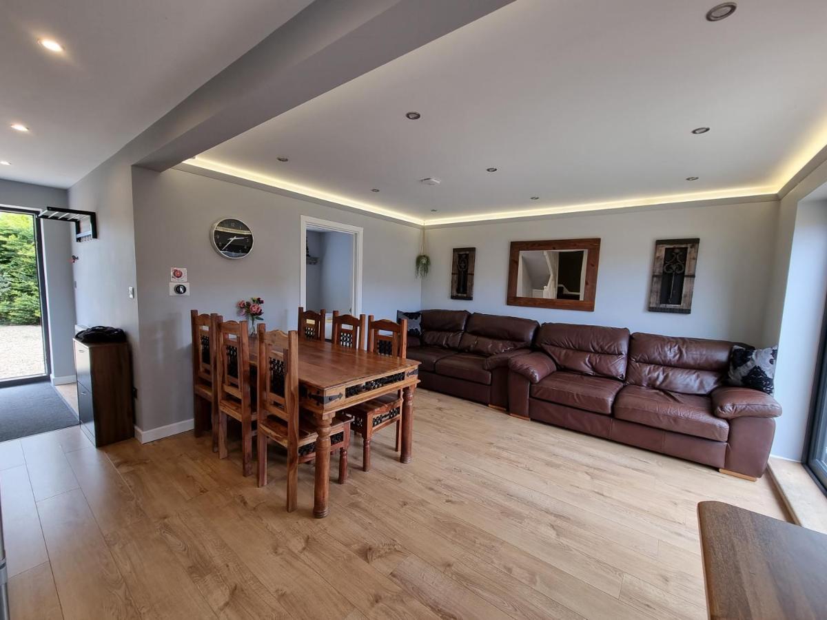 Crown Meadow - 4 Bedroom House - Heathrow - Excellentstays Colnbrook Eksteriør bilde