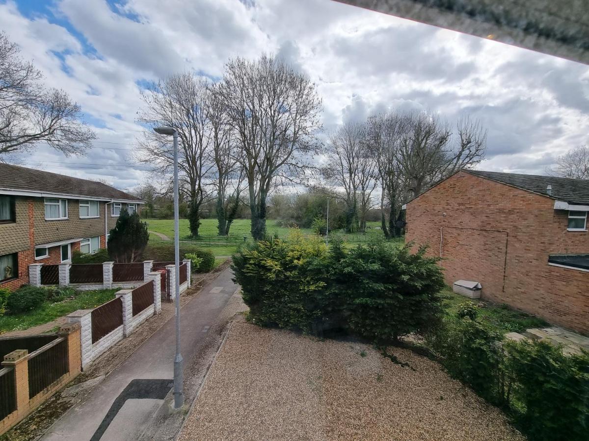 Crown Meadow - 4 Bedroom House - Heathrow - Excellentstays Colnbrook Eksteriør bilde