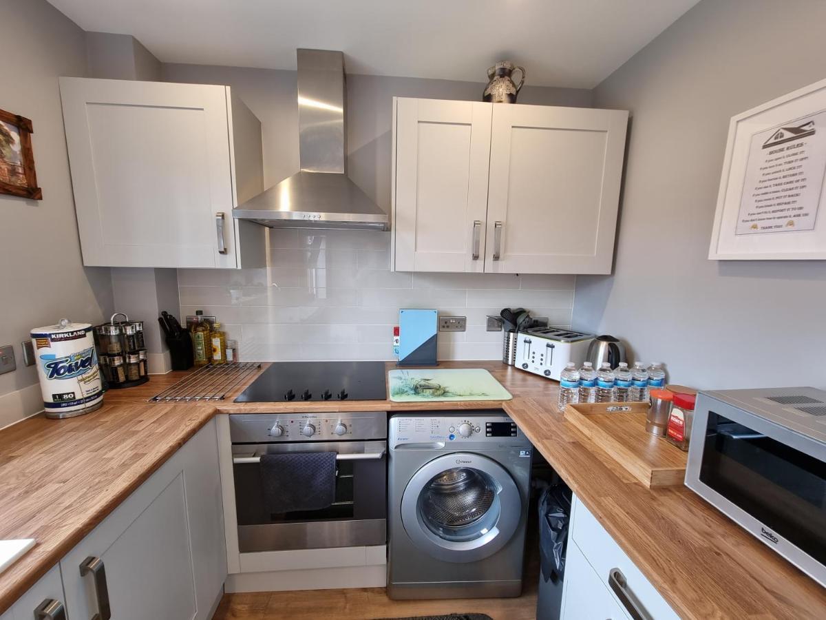 Crown Meadow - 4 Bedroom House - Heathrow - Excellentstays Colnbrook Eksteriør bilde